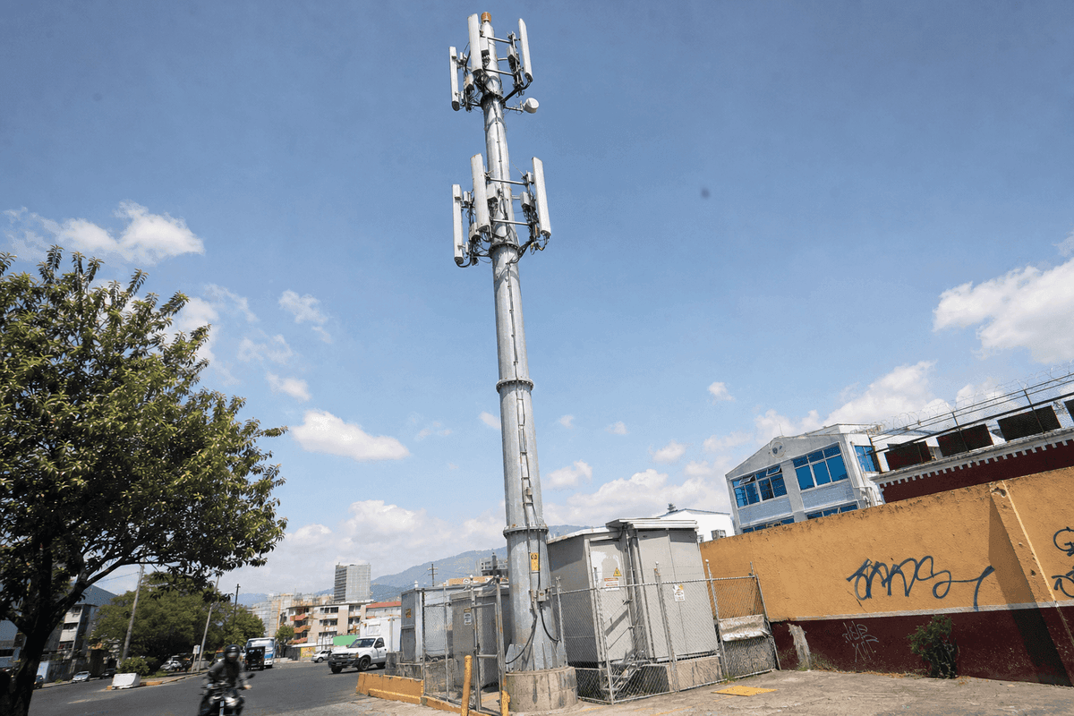 Guatemala City Telecom Tower Market Analysis: 30m Monopole Configuration Guide for Urban Macro Coverage