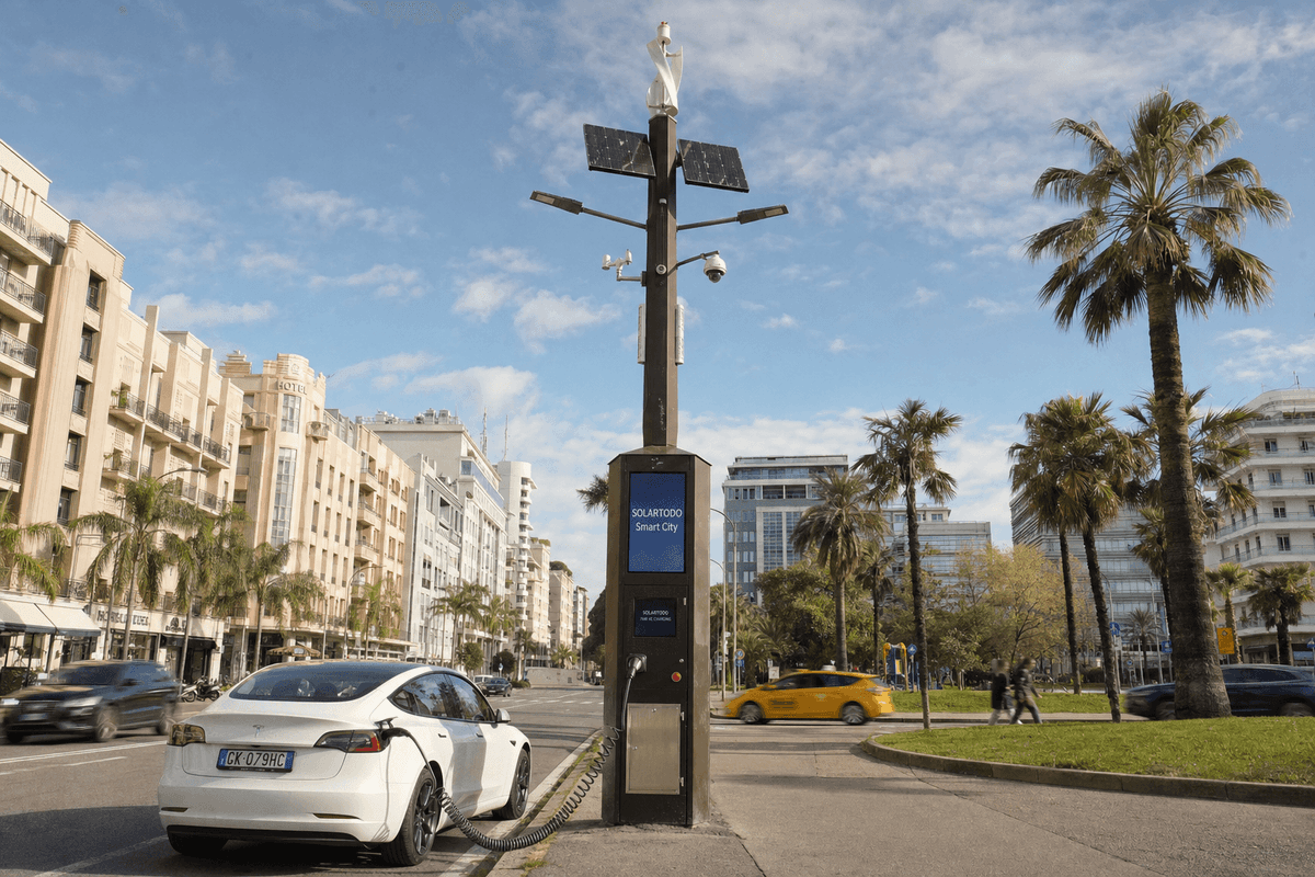 Milan Flood-Risk Streets and EV Kerbs: Smart Streetlight Hybrid Configuration Guide